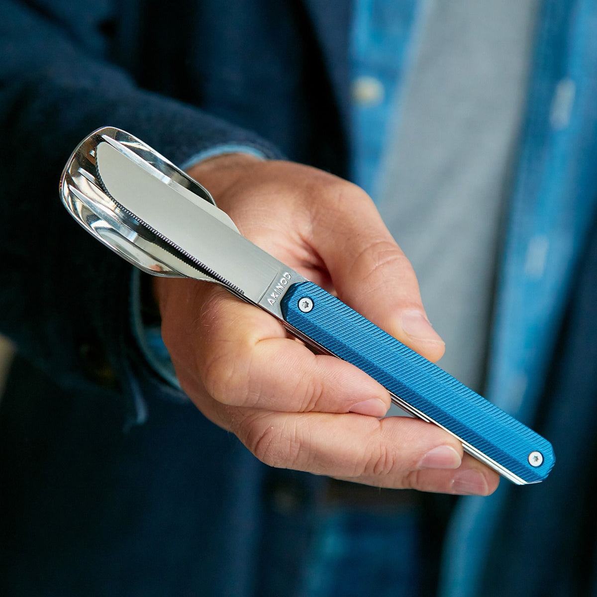 Besteck 12:34, Aluminium blau